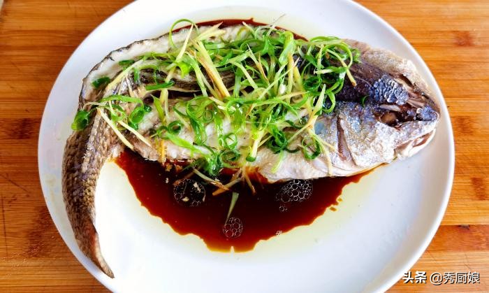 做清蒸鱼的配料与做法,做清蒸鱼怎么去腥