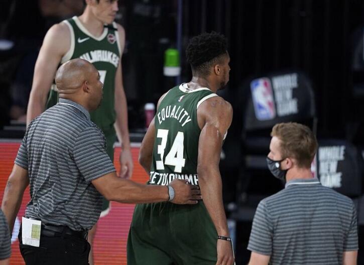 雄鹿字母哥最近集锦,字母哥遭驱逐利拉德逆转