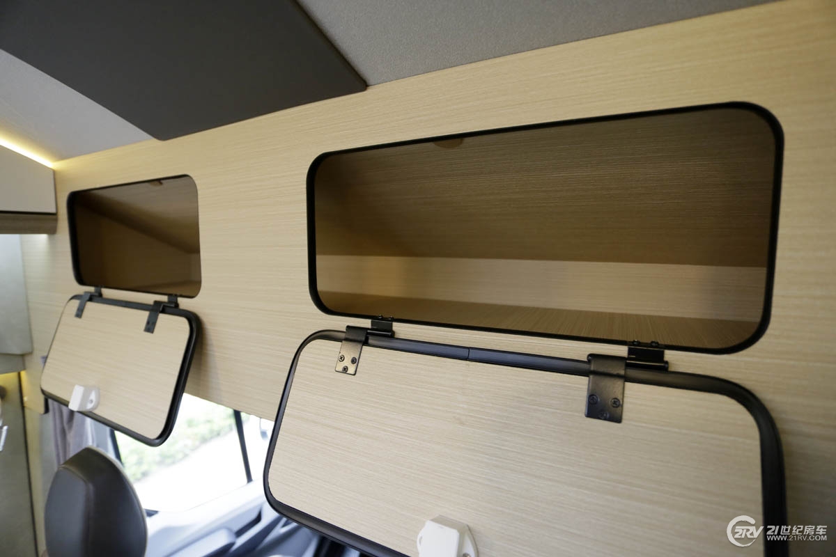 25万大通v90七座,大通v90自动挡5.95米长轴高顶房车