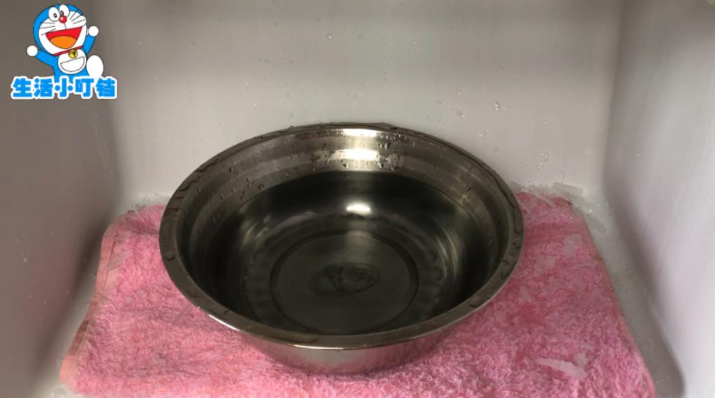 冰箱里冰霜结得太厚费电吗,冰箱结冰怎么把冰块快速取出来