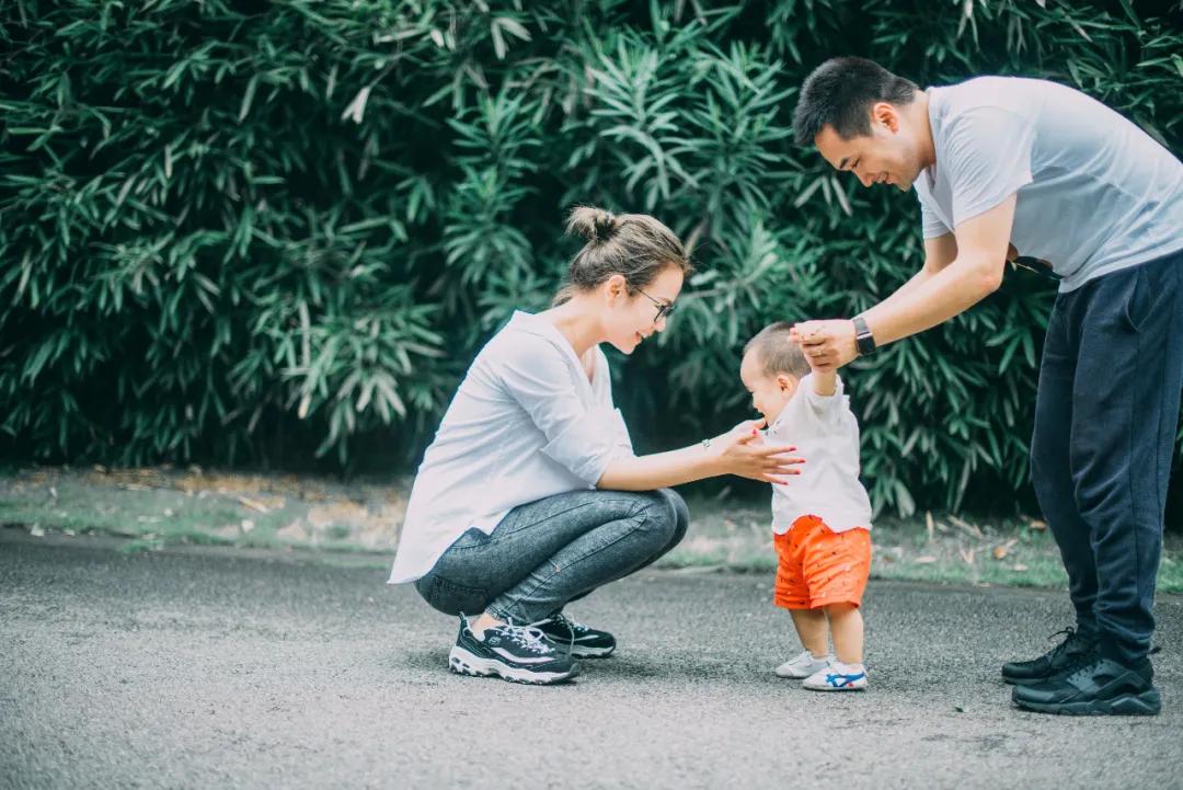 怎样引导性别敏感期的孩子,幼儿性别敏感期的解析及应对方法