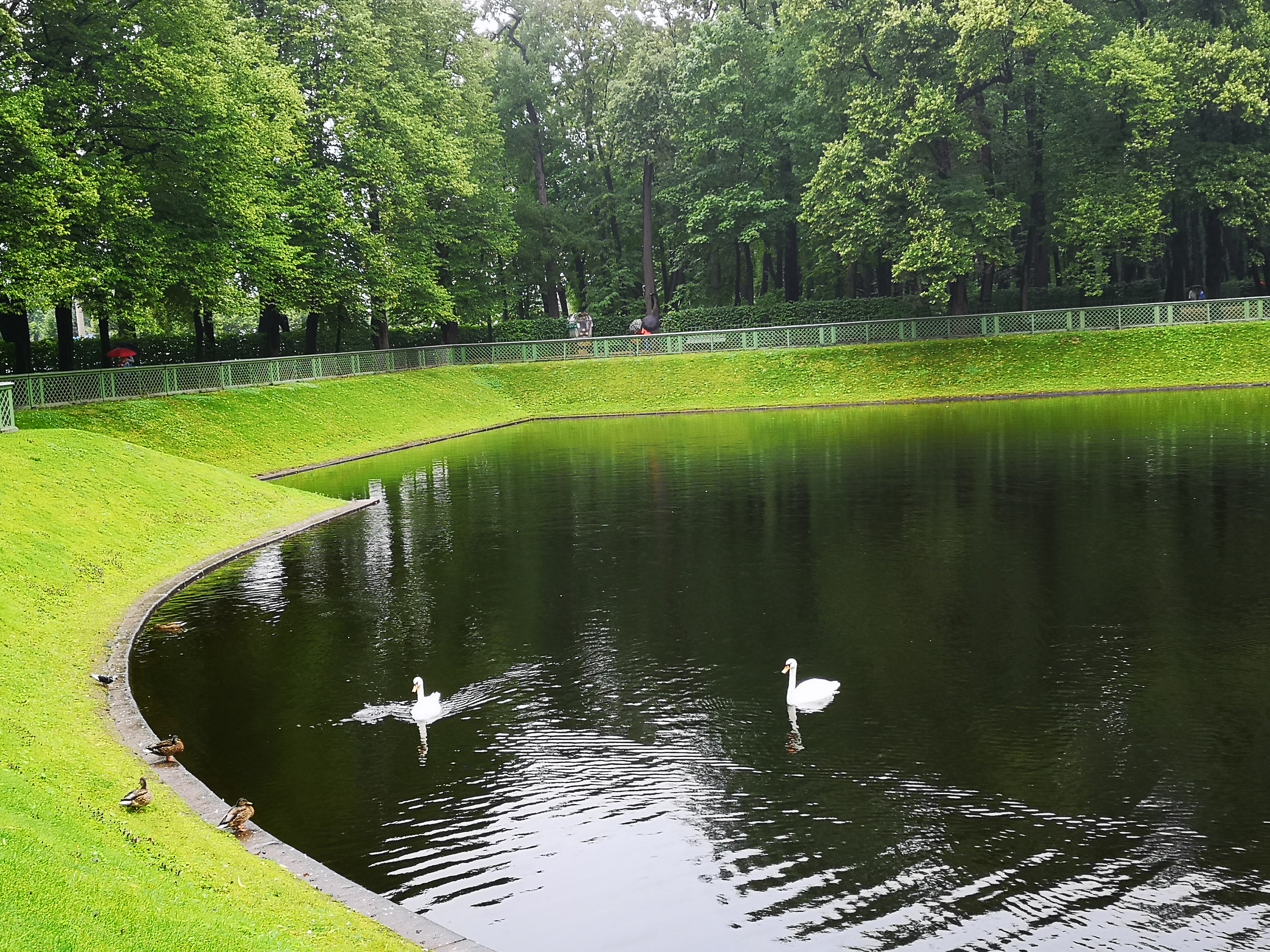 奔七的夫妻俩，自由行走在俄罗斯的圣彼得堡