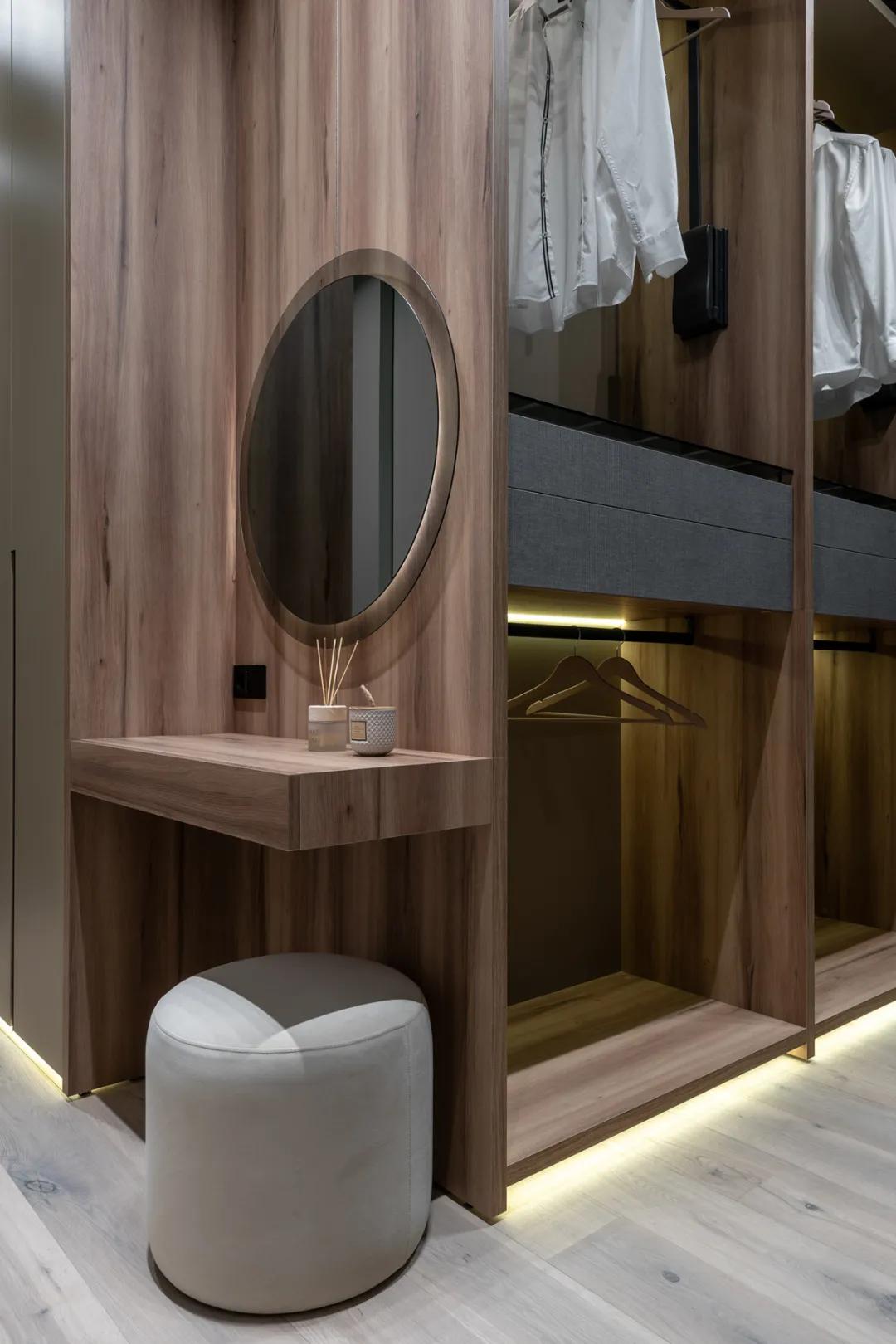 顶层挑高复式轻奢风格,香港天汇顶层复式