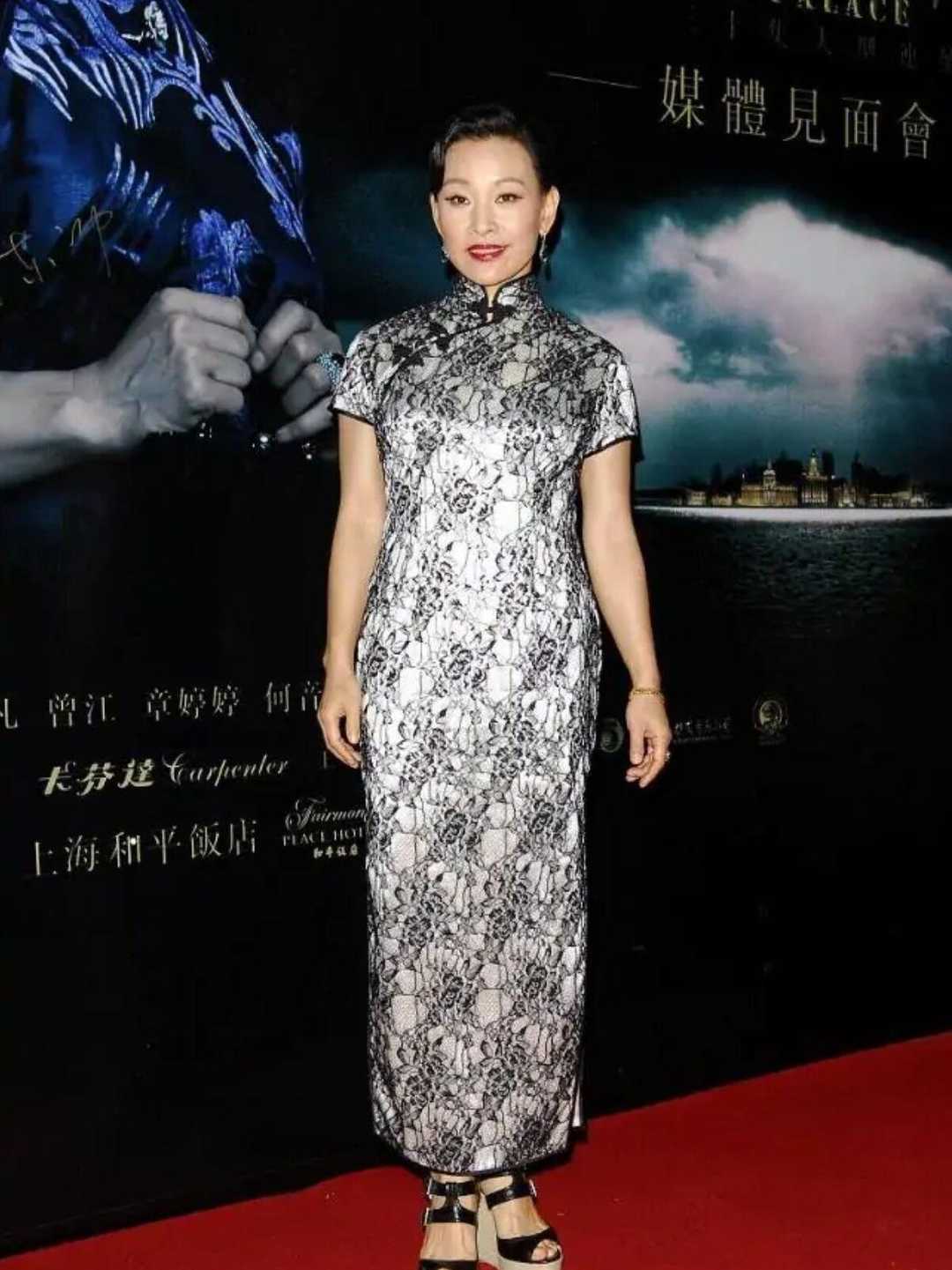 陈冲哪有岁月痕迹,59岁陈冲穿搭