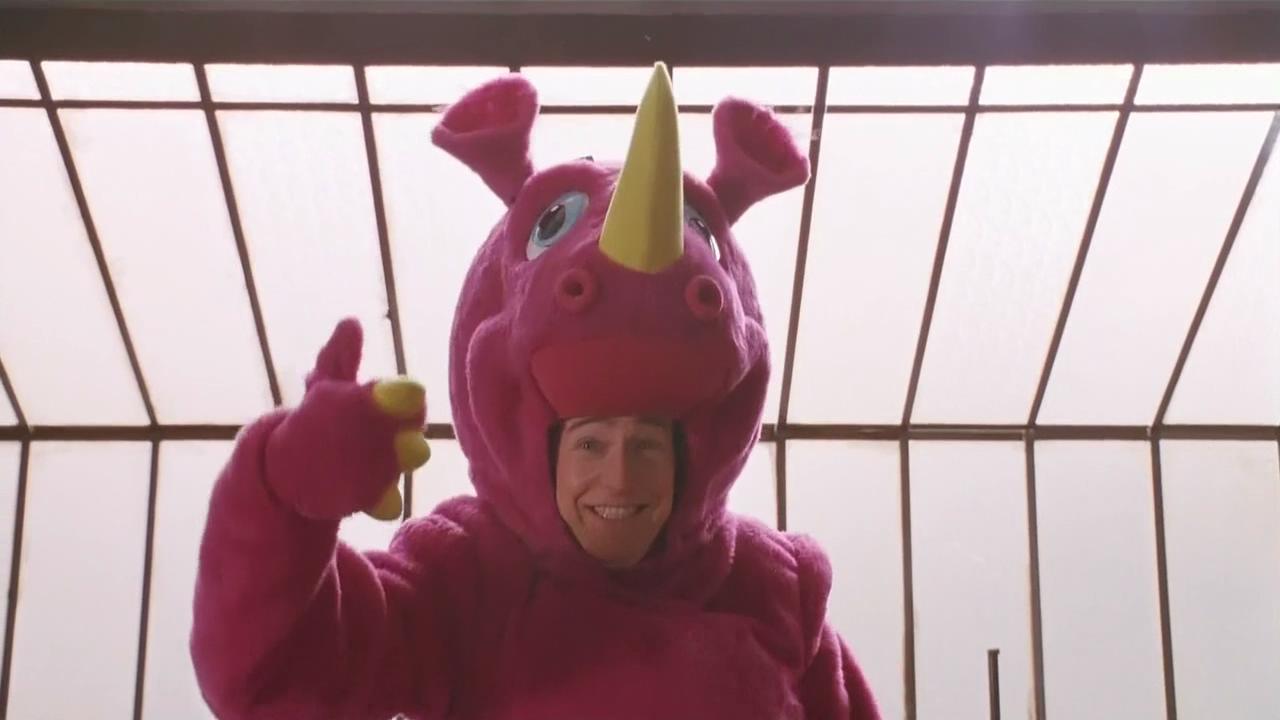 再糊也能洗白的劣迹艺人，不择手段的资本：这部电影太讽刺了