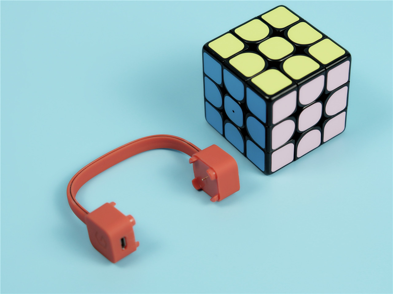 「超逸酷玩」利用手机轻松玩转GiiKER记客超级魔方