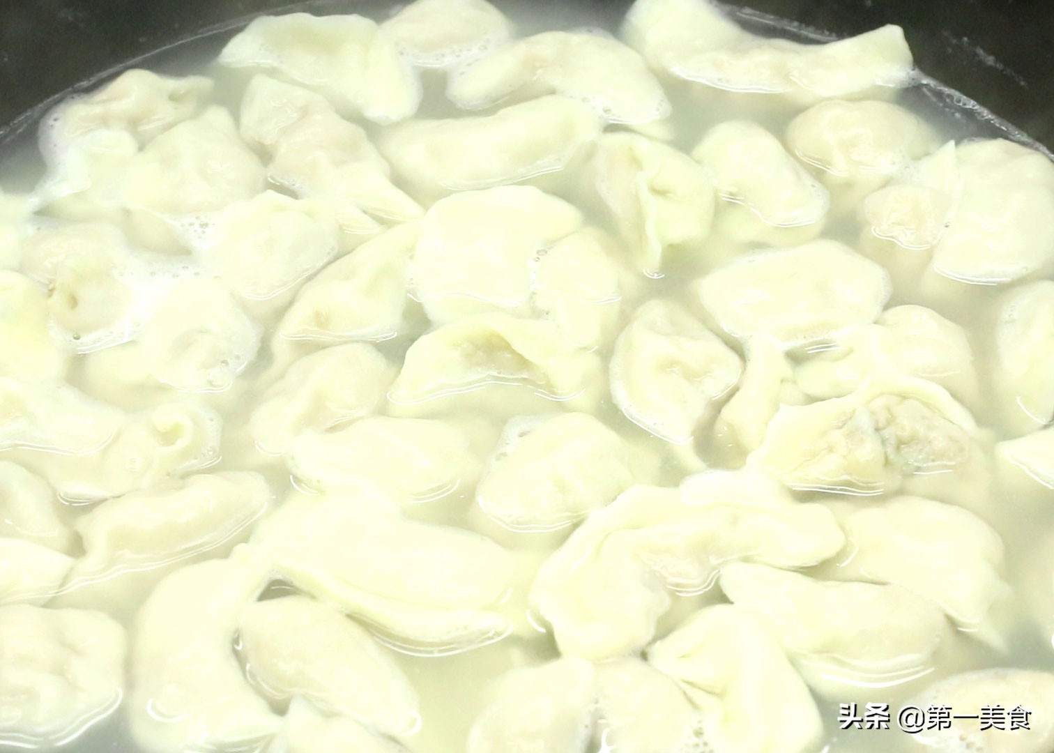 饺子要冷水煮还是热水煮的好,饺子盖着盖煮好还是不盖盖子煮好