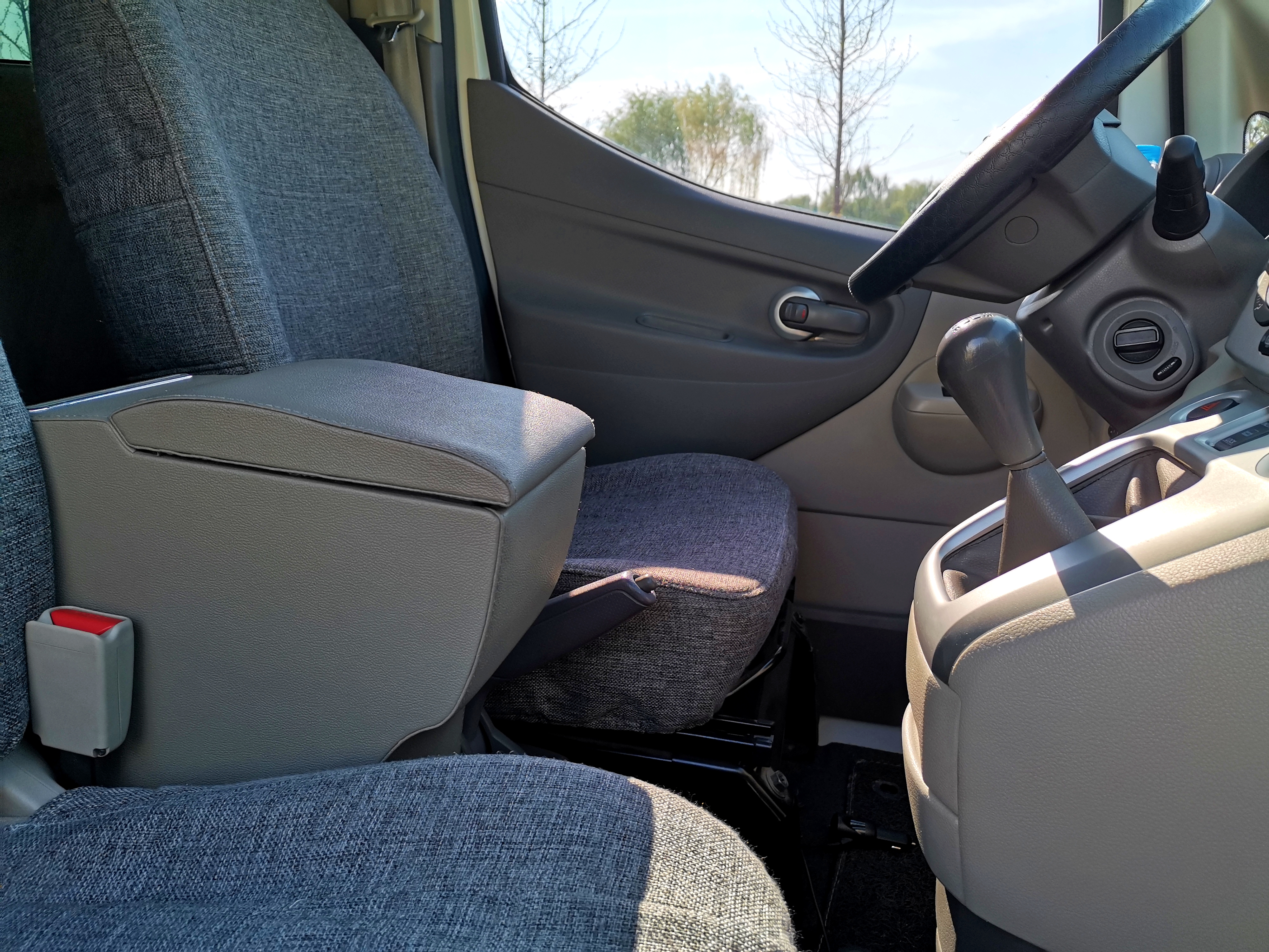 2017郑州日产nv200多少钱手动,深圳郑州日产nv200最新款