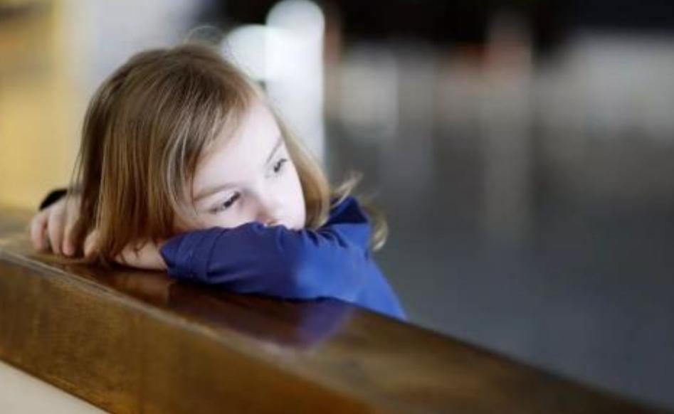 为什么孩子在家听话去学校就惹事,孩子在家听话为啥去学校老是惹事