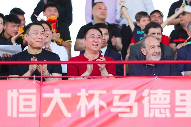 许家印马德里探班青训小球员,许家印谈广州恒大足球
