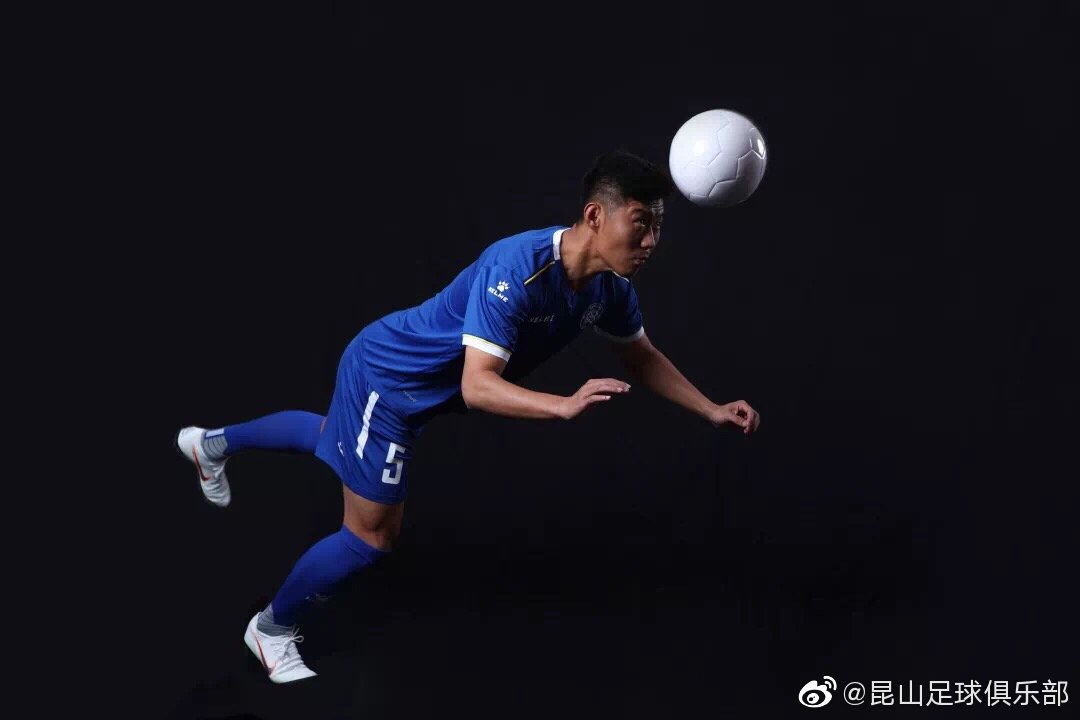 曾入选全运会却伤退也曾踢过沙足上过综艺大学毕业再战职业联赛