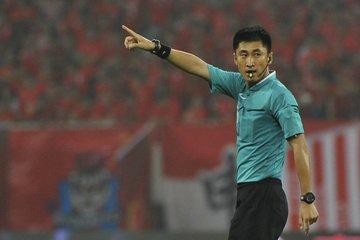 马宁赛后发红牌,马宁吹罚过的最严重的比赛