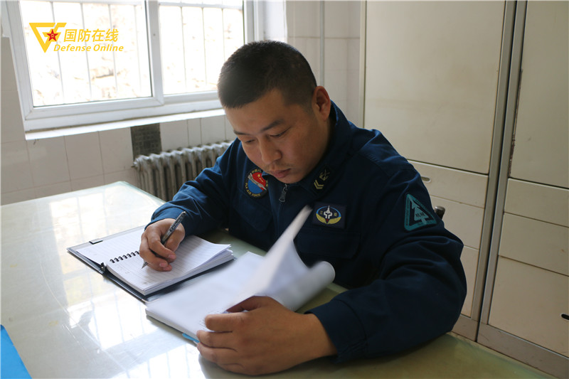 他们是军营“神医”，专治战机各种“疑难杂症”