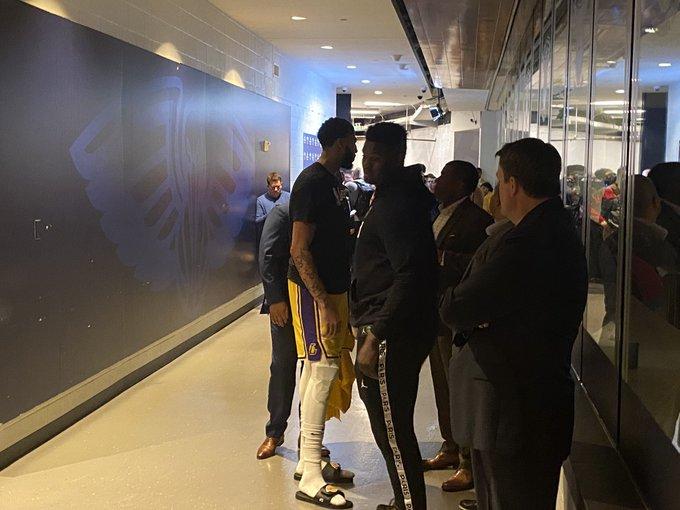 浓眉赛后与恩比德拥抱,鹈鹕状元锡安偶遇浓眉哥