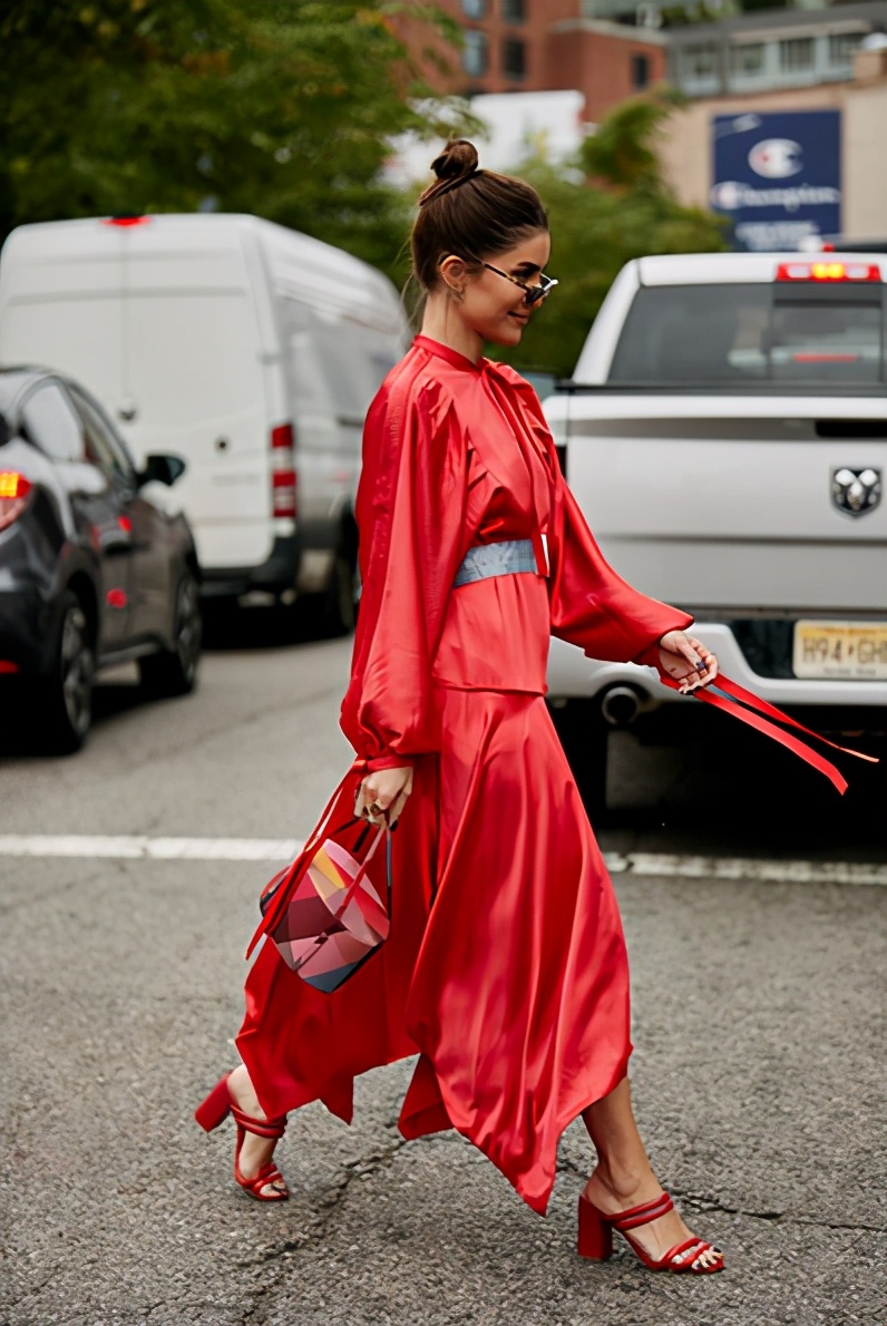 每个女人都应该知道的40种裙子