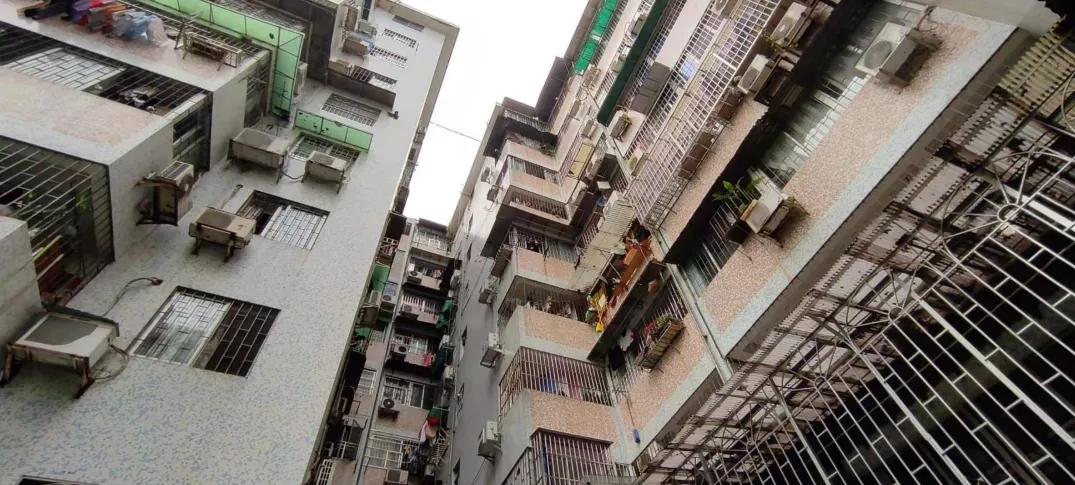 保利百合花园南区为啥便宜,海珠区保利红棉花园全景图