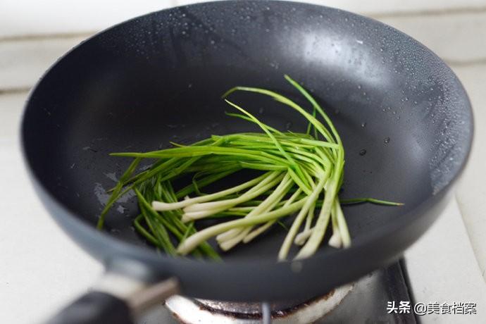 正宗上海葱烧大排的做法，学会这几个窍门，鲜嫩多汁！