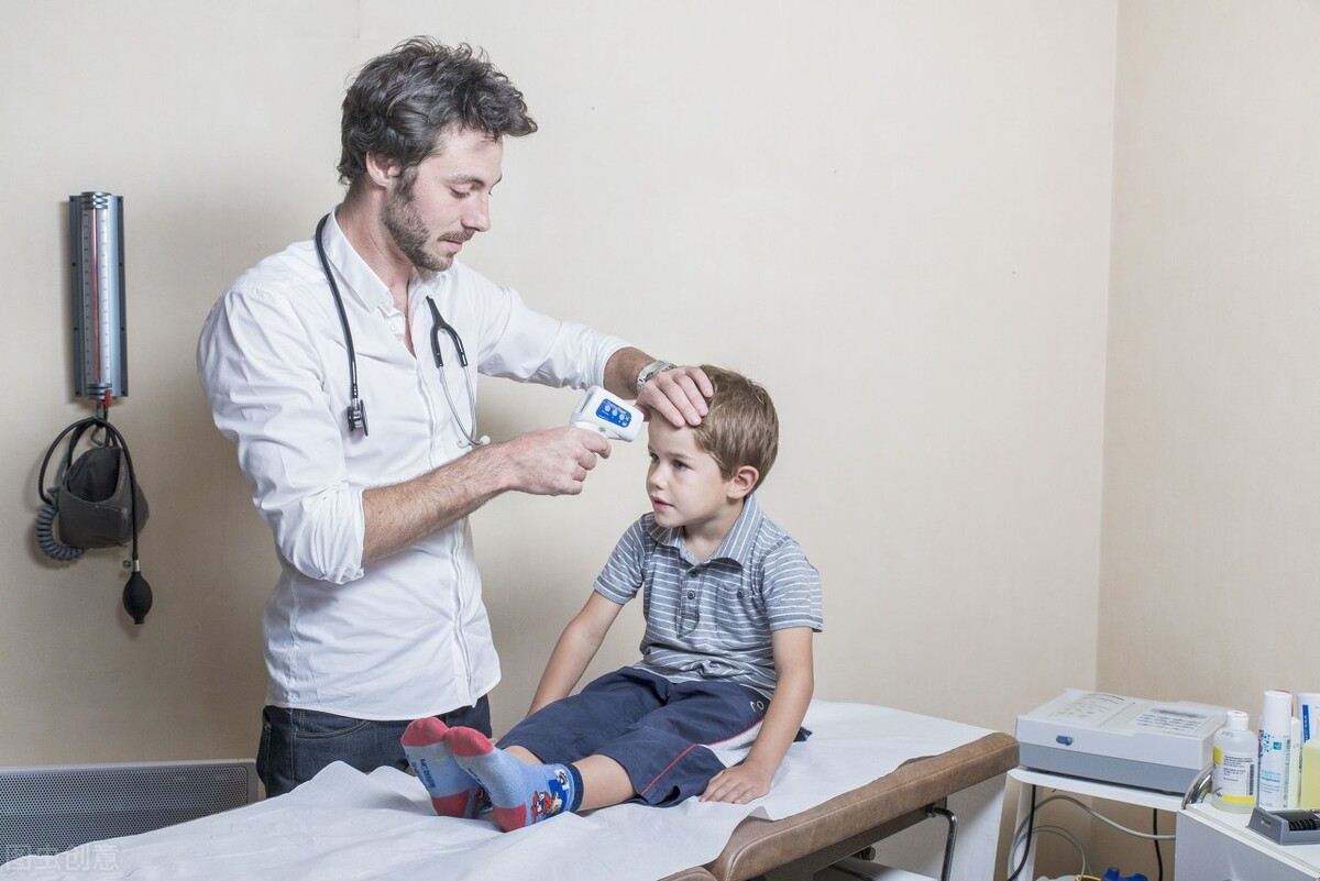 孩子发烧怎么办儿科医生来支招,关于治疗儿童发烧的知识