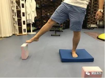 国家队康复师崴脚康复动作,国家队队医治疗崴脚