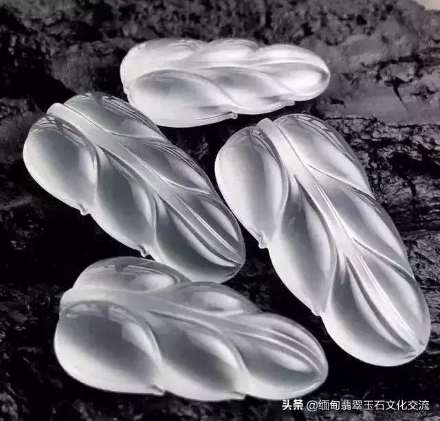 翡翠最简单的保养方法是用水泡吗,翡翠保养方法分享如何保养翡翠