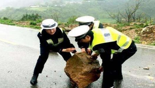 高速上遇到石头不能避让怎么办,高速遇坑怎么躲避