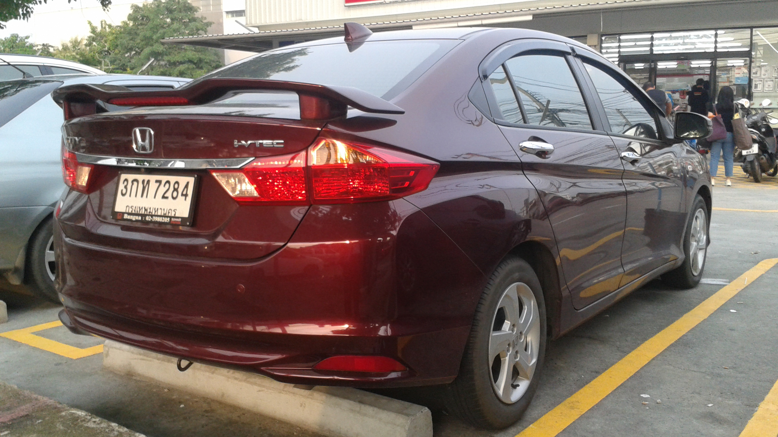 泰国风骏皮卡低趴改装,泰国丰田皮卡改装低趴