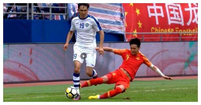 南拳北腿！红牌创纪录，王小平忙练签名，为何连外援都被传染？