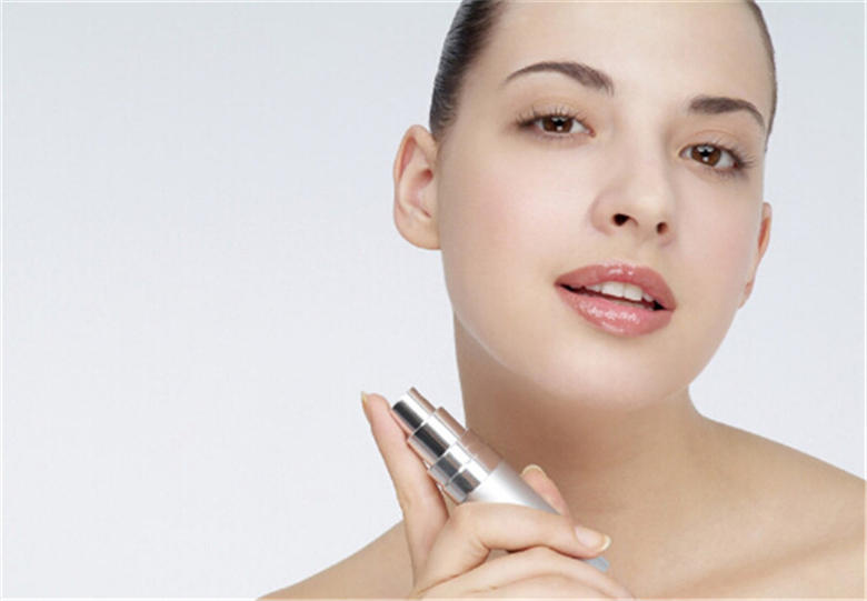 化妆水重要还是霜重要,化妆水是补水还是卸妆用的