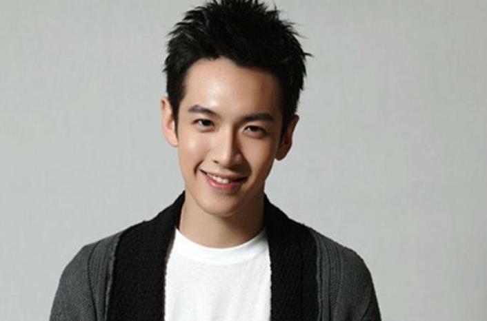 事业巅峰为爱出国、从此风光不再,17任小男友带给天后的皆是消耗