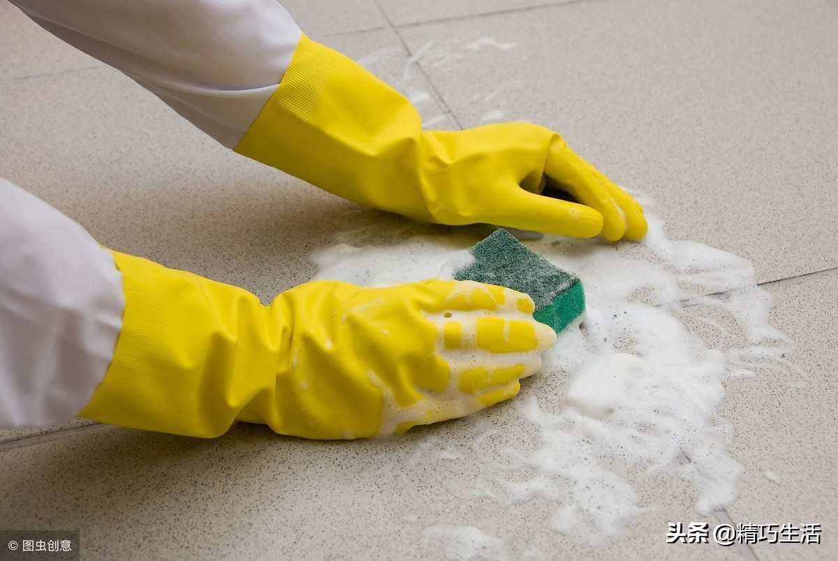 家庭清洁地板小妙招大全,清理地板砖上的水泥污垢
