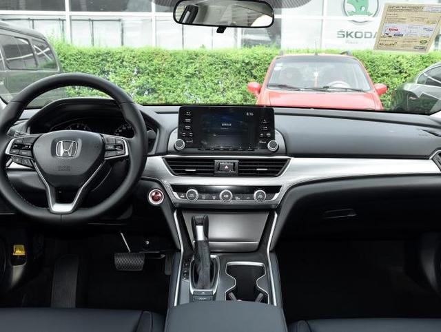 创业5年,拿下一台本田雅阁上班用,驾驶8个月,车主说了心里话