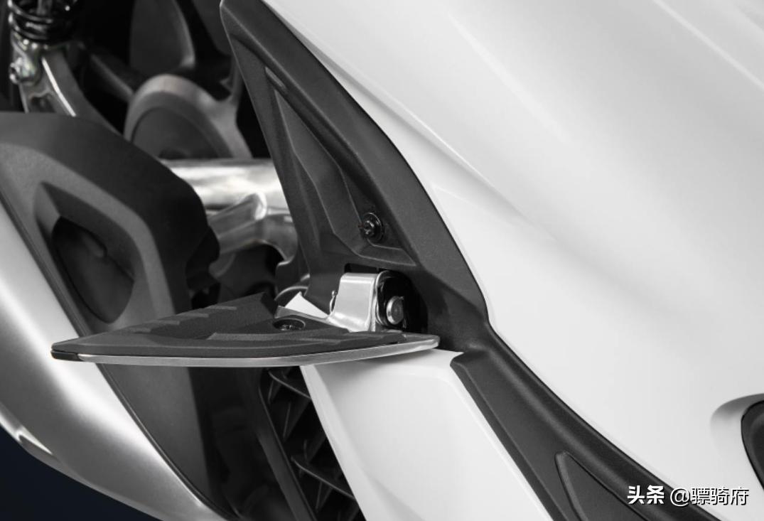 五羊本田PCX150，比亚乔medley150，DRG158三款高端踏板车横评