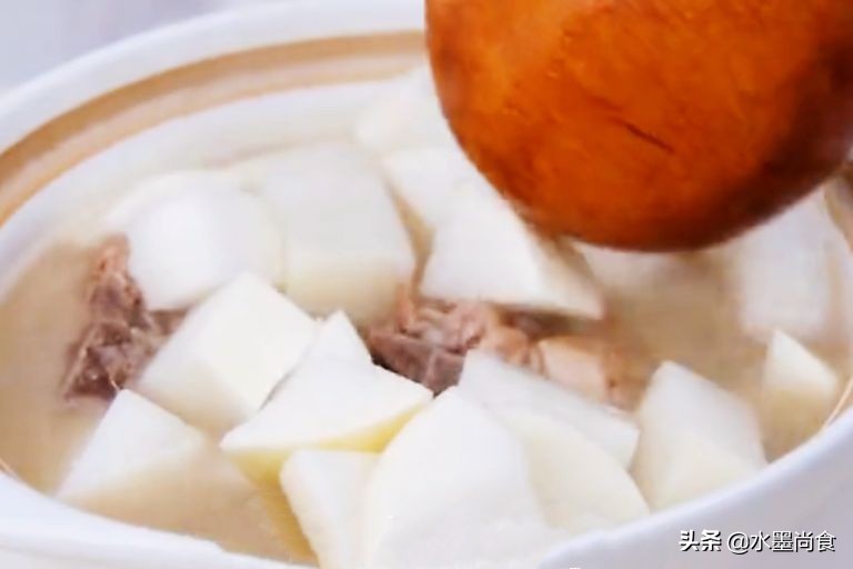 白萝卜怎样炖汤才能又甜又软,如何让白萝卜炖汤脆脆的