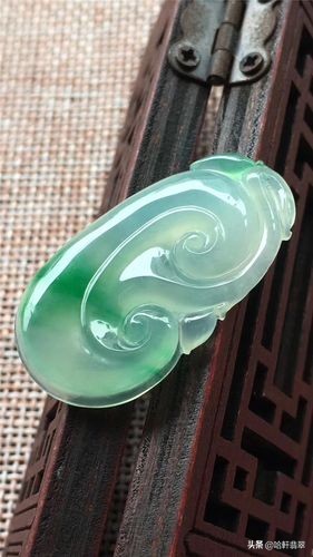 100块钱的翡翠如意是真的吗,上万的翡翠如意