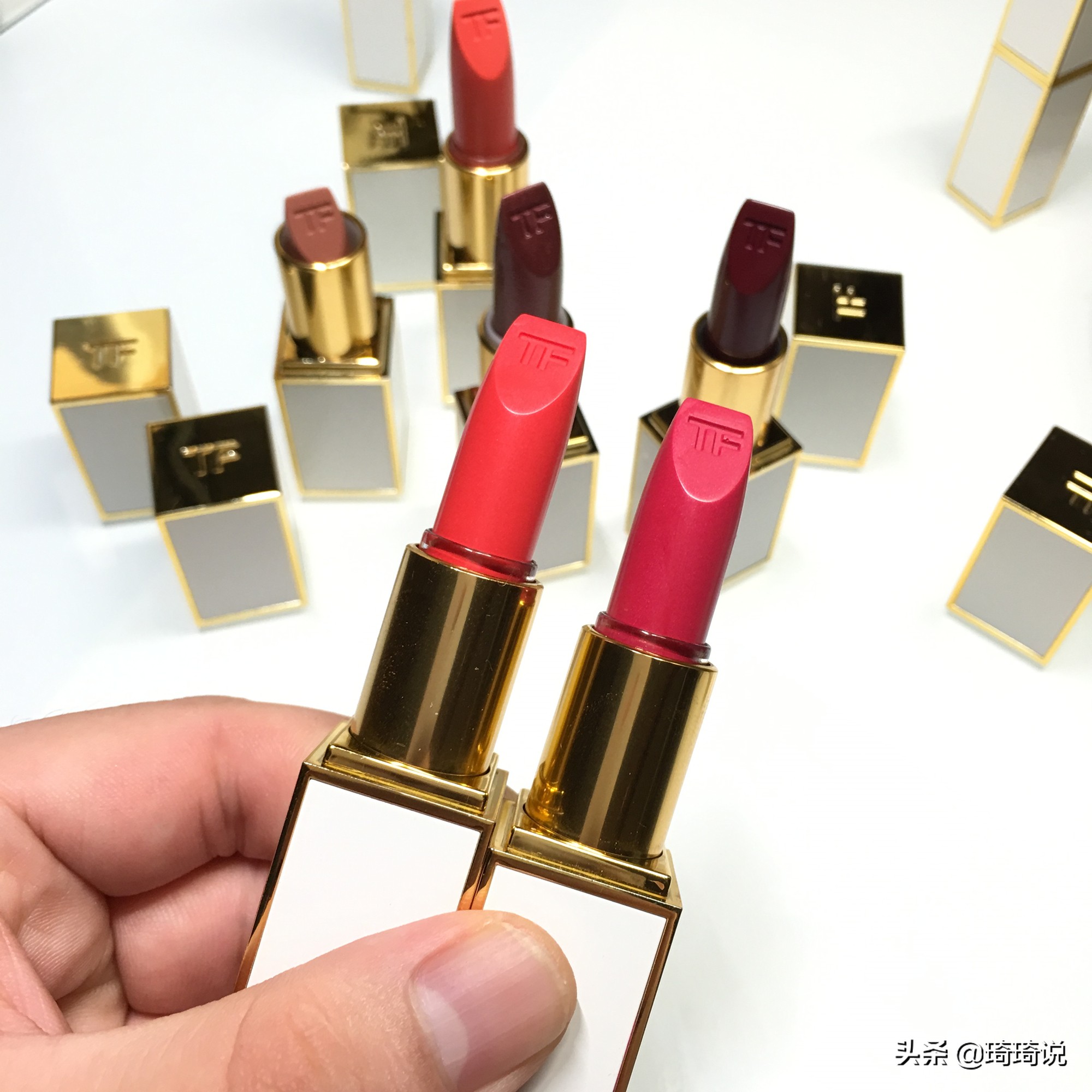 不掉色保湿滋润防水持久显白口红,秋冬显白气质大牌口红