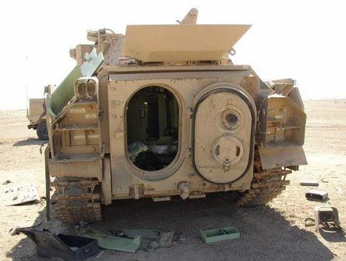 装甲车m2布雷德利vs59式坦克,m2布雷德利和t90近距离对战