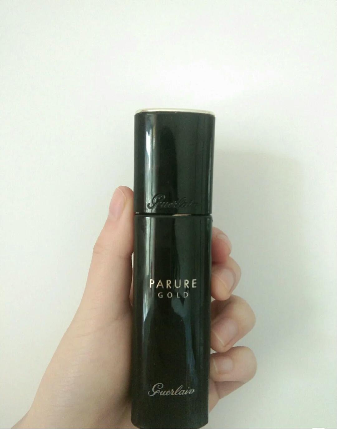 阿玛尼粉底液和虫草粉底液哪个好用,雅诗兰黛粉底液沁水遮暇效果