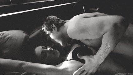 长期两地分居的夫妻该如何解决两*生活性**?他们这样做你会认同吗?