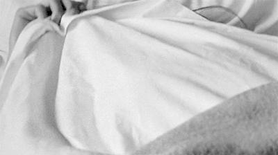 冬天皮肤干燥起皮屑用什么护肤品,一到冬天脸部干燥起皮补什么