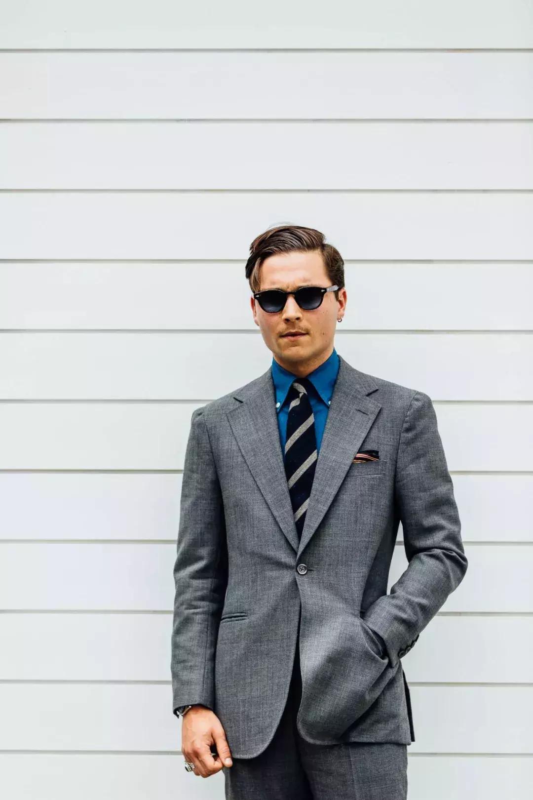 女生什么样的西装才算合身,女士西装肩宽怎样才算合身