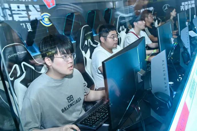 红花榜｜为何汽车品牌热衷跨界？运动、时尚、电竞等Buff加成真香