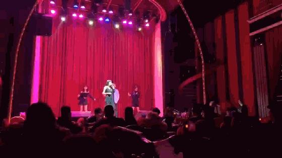 这家藏在居民楼里の「复古酒吧」，居然靠着“人气美食”上位？