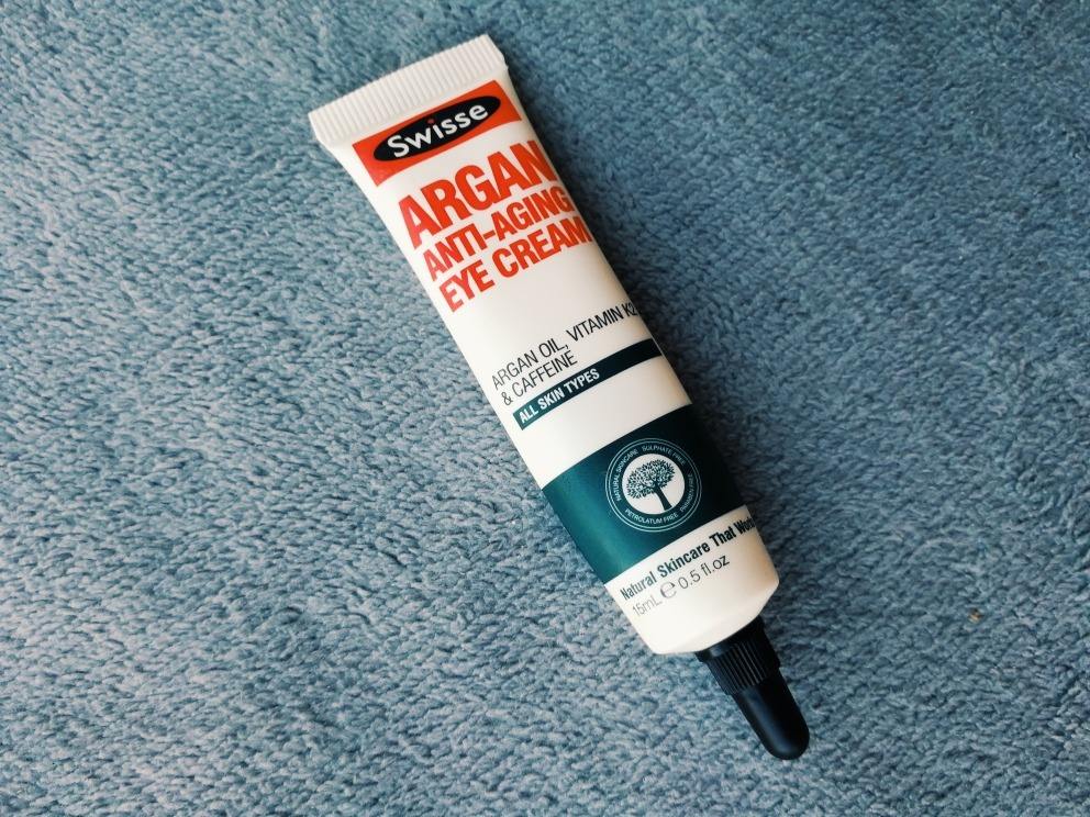 没钱的话早点睡,没钱买眼霜就早点睡觉