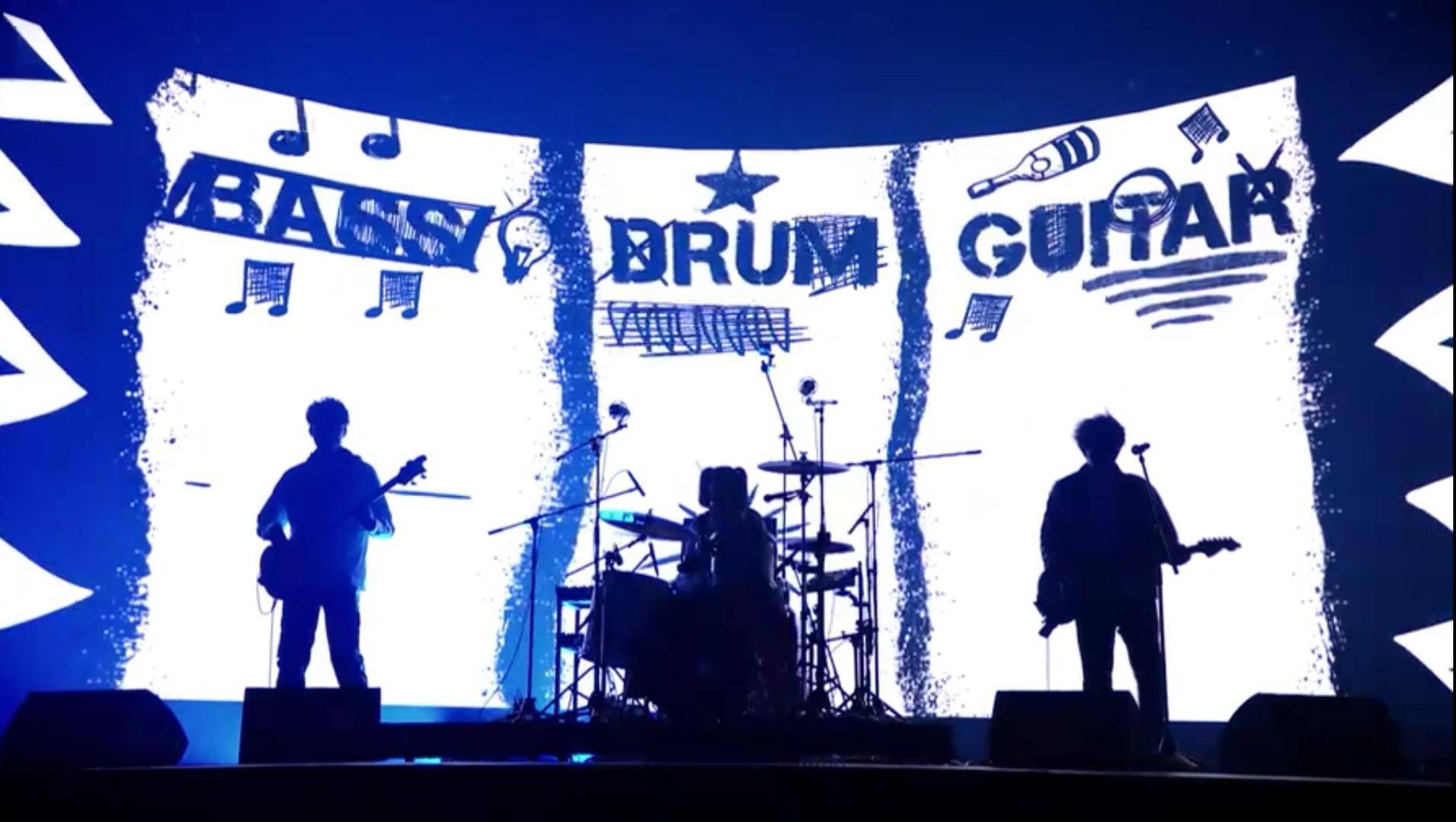 乐队拼命跟流行划清界限,节目组从流行角度出发,拼命吸引流量