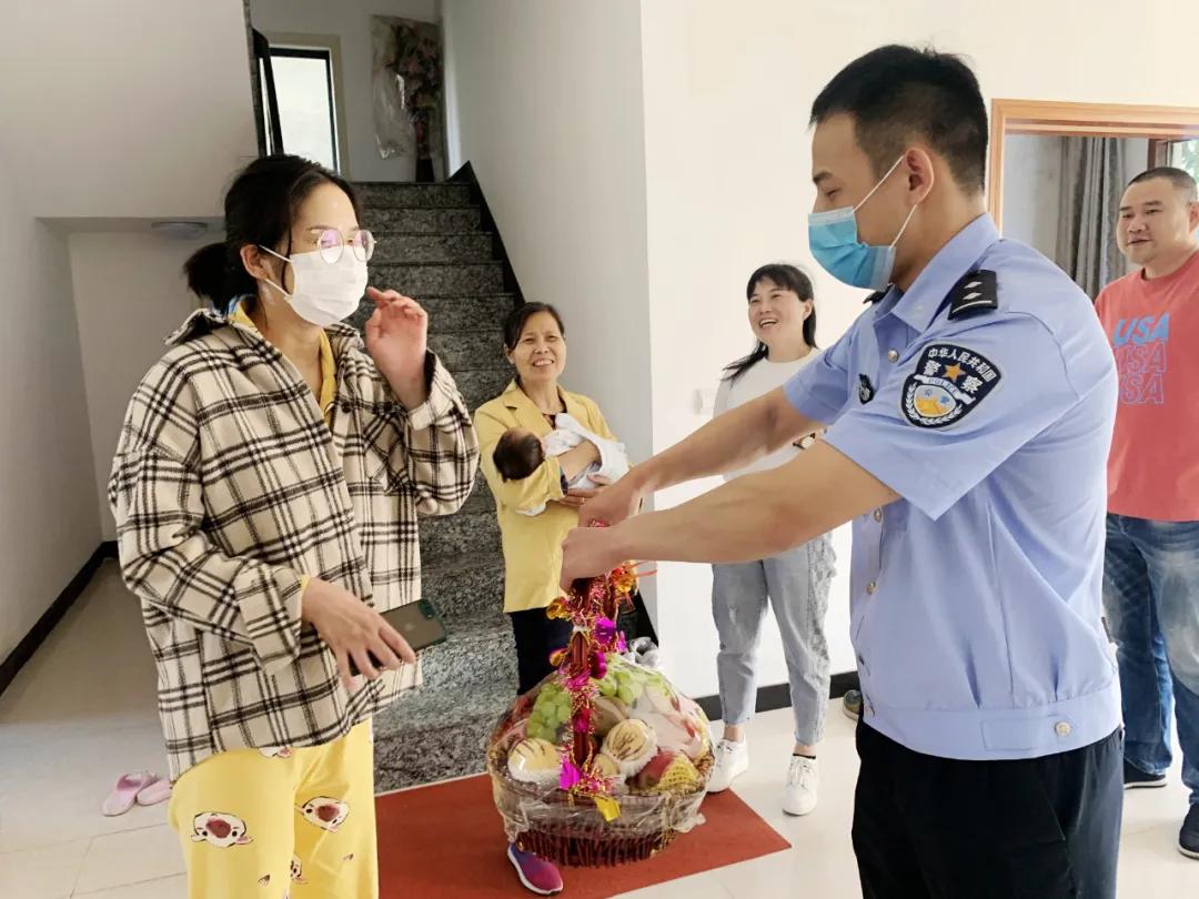 出生13天的宝宝突然哭闹,出生13天的宝宝一直哭闹