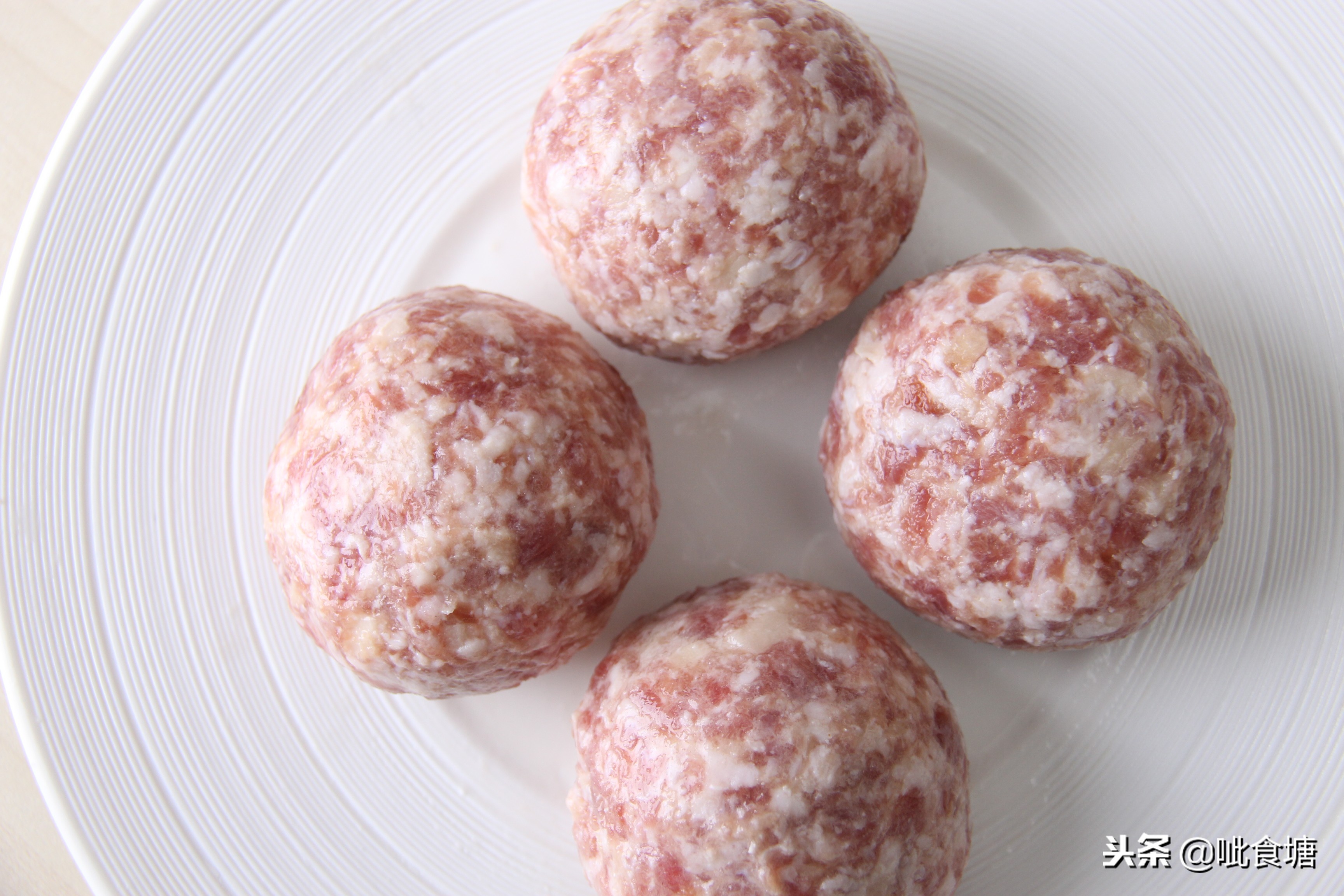 正宗红烧狮子头四喜丸子开袋即食,四喜丸子和红烧狮子头不一样