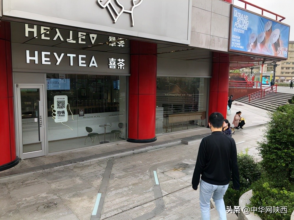 需根管治疗修复！西安一男子称喝喜茶咬到葡萄籽致牙齿裂缝