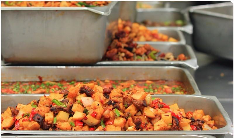 吃在“远航大酒楼”，绵阳学生的最高伙食标准