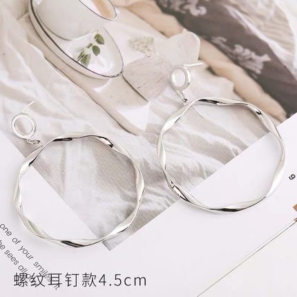 耳饰新款耳环时尚潮流,推荐女生的法式复古耳环