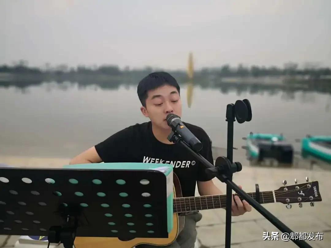 菁蓉湖荧光夜跑,郫县菁蓉湖公园夜跑